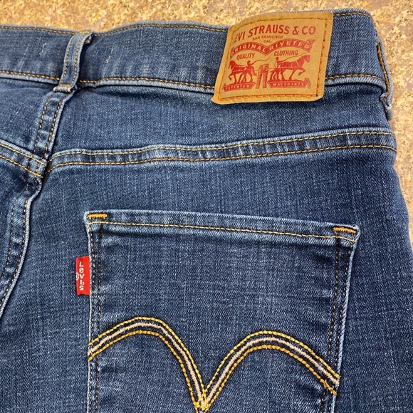 Levi’s Classic Blue Jeans 6  Tag says Bootcut? Hemmed? - Picture 9 of 17